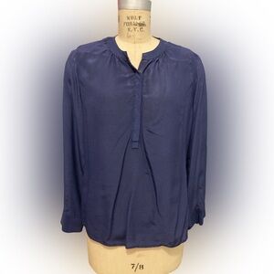 💯% Silk Banana Republic Navy Blouse Size Medium